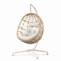 Poltrona sospesa in rattan sintetico con cuscino in poliestere beige